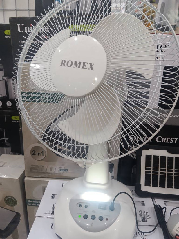 پنکه شارژی دارای led