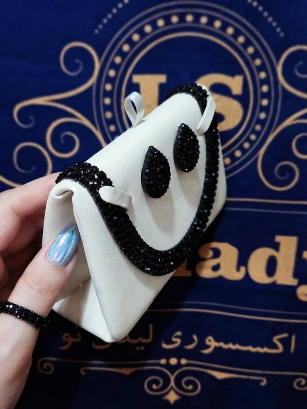 ست گوشواره و گردنی کریستال مشکی